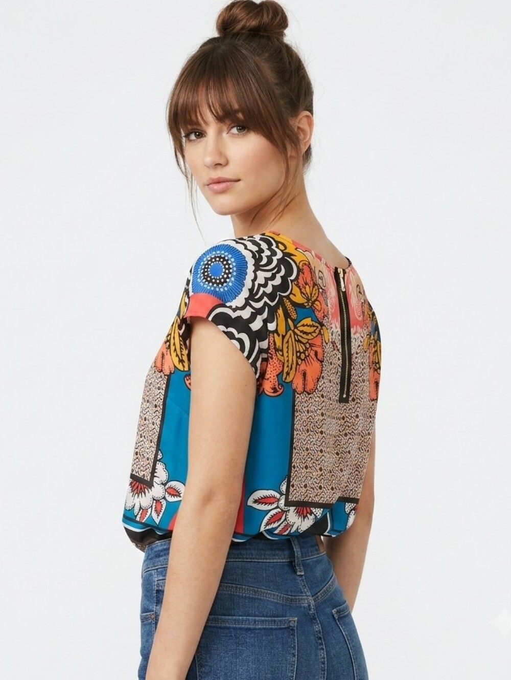 Short Sleeve V-Neck Blouse Bright Bohemian floral pattern Size S